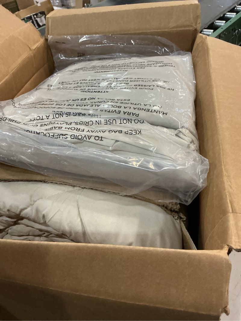 Condition photo showing Good Condition for hevumyi linen california king comforter set - 7-piece all season bed in a bag cal king, ultra soft bedding set with comforter, flat sheet, fitted sheet, pillowcases, pillow shams