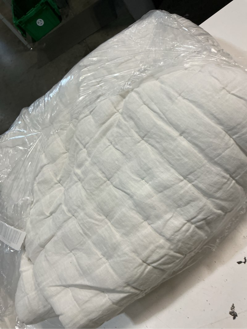 Condition photo showing As Is for quince cotton pintuck comforter, full/queen, white