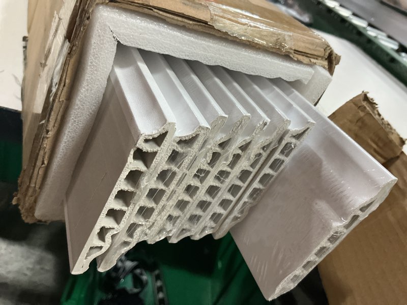 Condition photo showing New/Like New for art3d wall baseboard molding trim 8-pack of 56 x 3.2 in., high impact polystyrene skirting board - installed with glue - white white-1