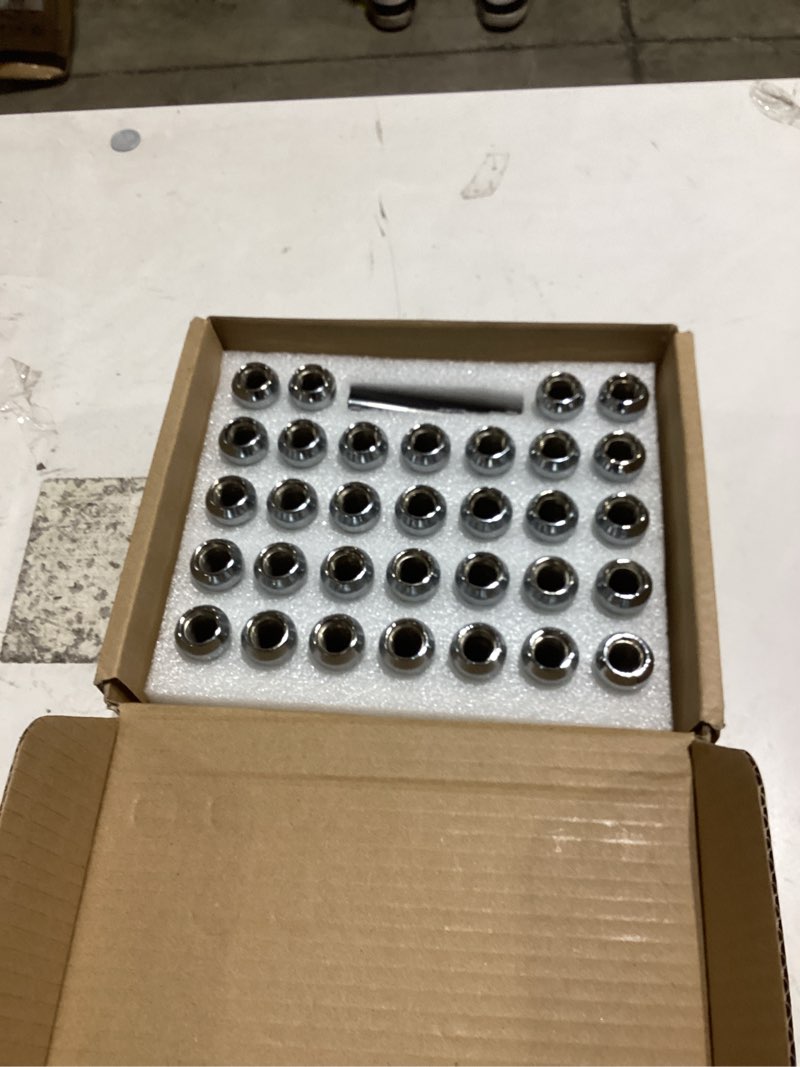 Condition photo showing Good Condition for 14x1.5 lug nuts, chrome 32pcs 7 spline large acorn seat lug nuts replacement for ram 1500 2500 3500, f-150 f-250 f-350, expedition 14x2 32 chrome