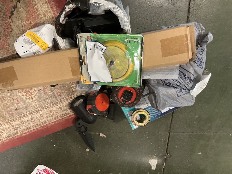 Condition photo showing Good Condition for assorted home improvement lot (small tools, screw, home accessories, etc.)