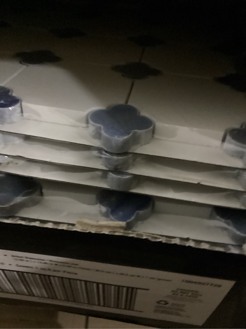Condition photo showing Good Condition for azula floret 12 in. x 12 in. x 10 mm polished marble mosaic tile (10 sq. ft. / case)