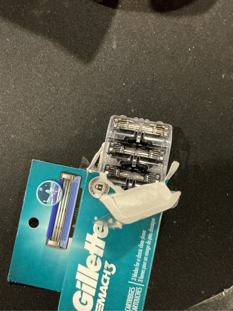 Condition photo showing New/Like New for Gillette Mach3 Razor Refills for Men, 4 Razor Blade Refills 4 Count (Pack of 1)