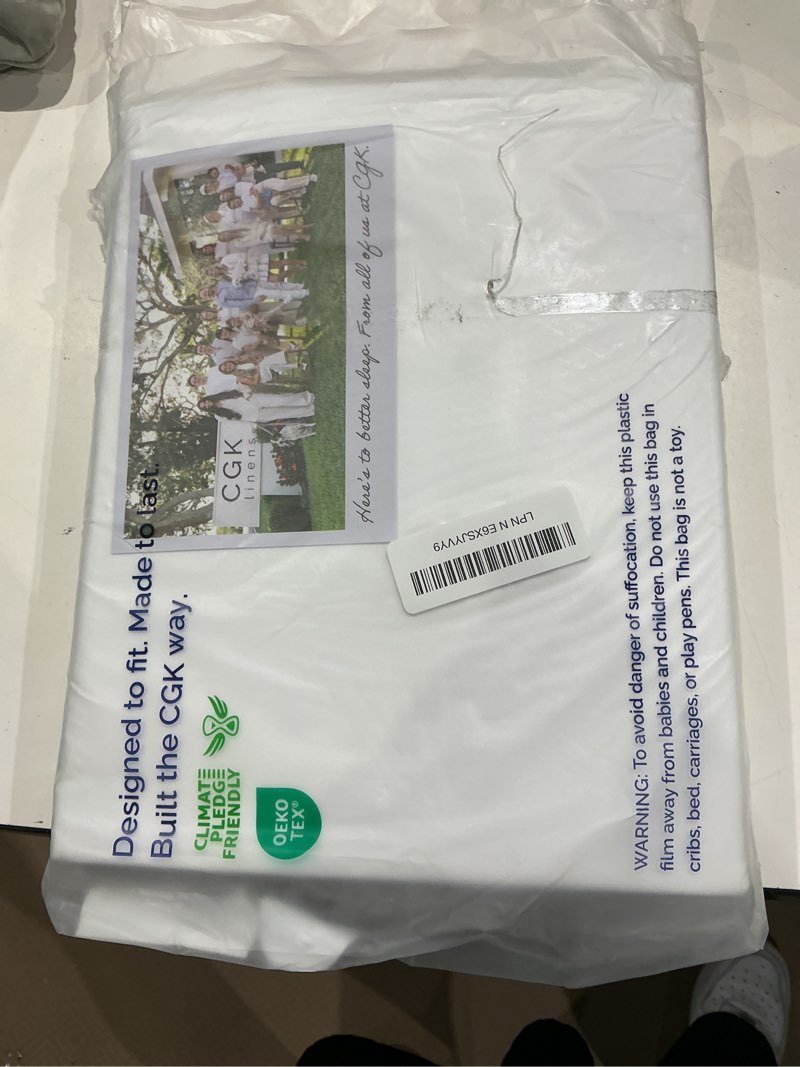 Condition photo showing Good Condition for twin size 3 piece sheet set - comfy breathable & cooling sheets - hotel luxury bed sheets for women & men - deep pockets, easy-fit, extra soft and wrinkle free sheets - white oeko-tex bed sheet set 01 - white twin