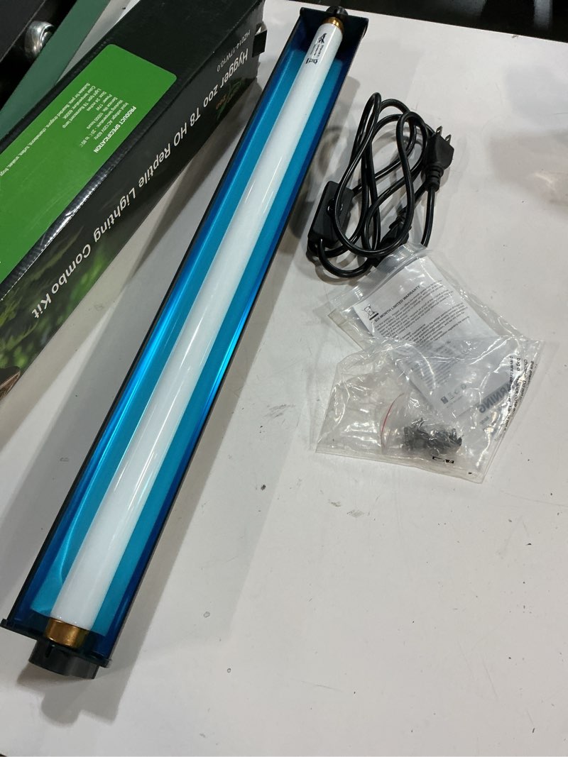 Condition photo showing Good Condition for t8 10.0 uvb reptile light fixture uvb bulb lighting combo kit, ho 17w uvb light for reptiles terrarium hood with reptile uvb light bar uvb tube light lamp desert for bearded dragon turtle tank, 24inch t8 17w 24inch