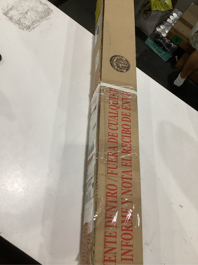 Condition photo showing Good Condition for projection screen 
