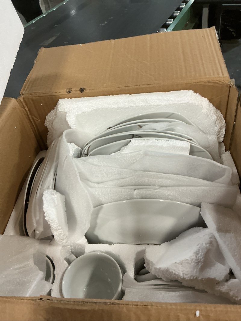 Condition photo showing Good Condition for VEWEET 'Nikita' 30-Piece Dinner Set Ivory White Brown Lines Porcelain China Ceramic Combination Sets of Dessert Plates/Soup Plates/Dinner Plates/Cups/Saucers Service for 6 Nikita 30-piece