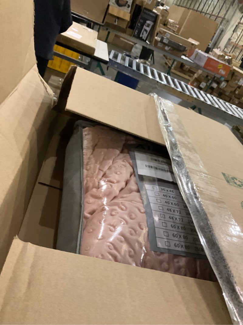 Condition photo showing New/Like New for ALANSMA Reversible Weighted Blanket for All Season, Luxury Velvet, Warm and Cool, Adult 15Lb Weighted Blanket, Enjoy Sleeping Anywhere(Pink, 48''x72''15lbs) Pink 48''x72'' 15lbs