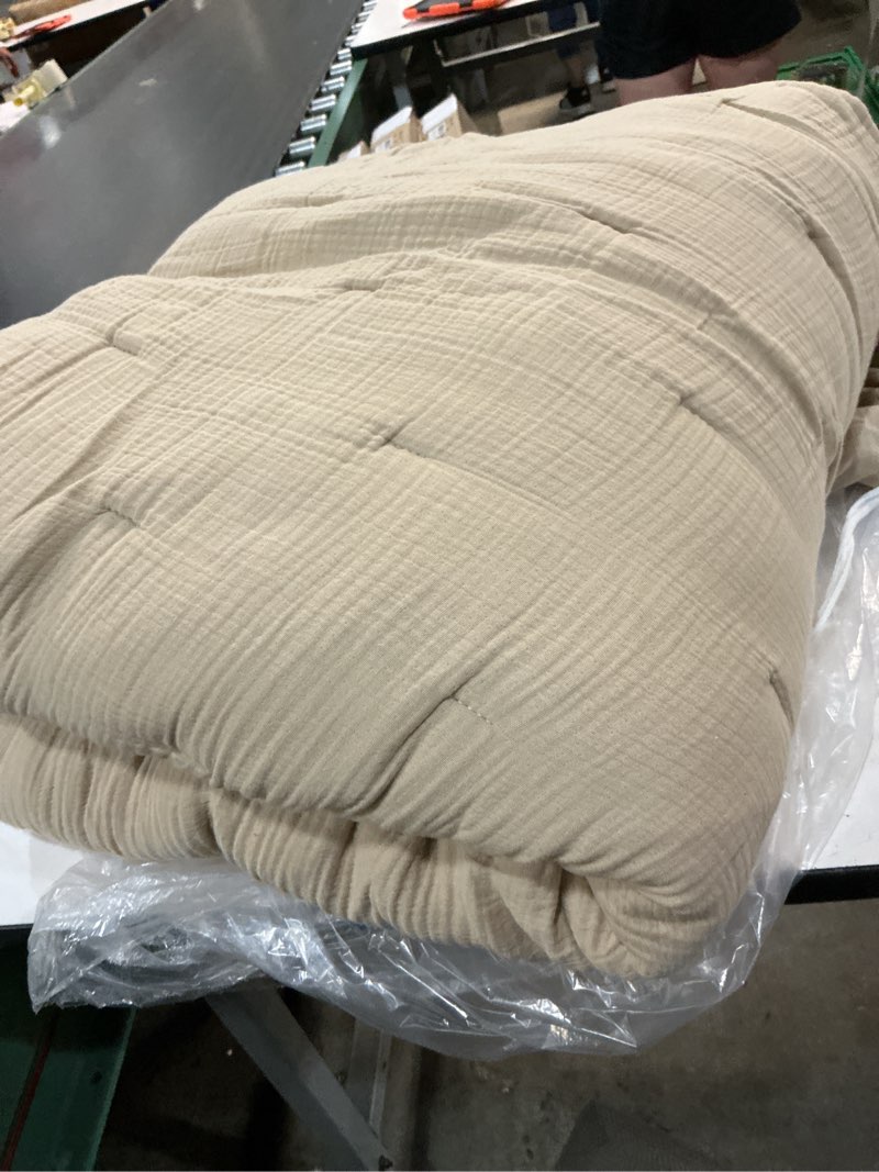 Condition photo showing Good Condition for quince organic cotton gauze dream quilt , full/queen, dune