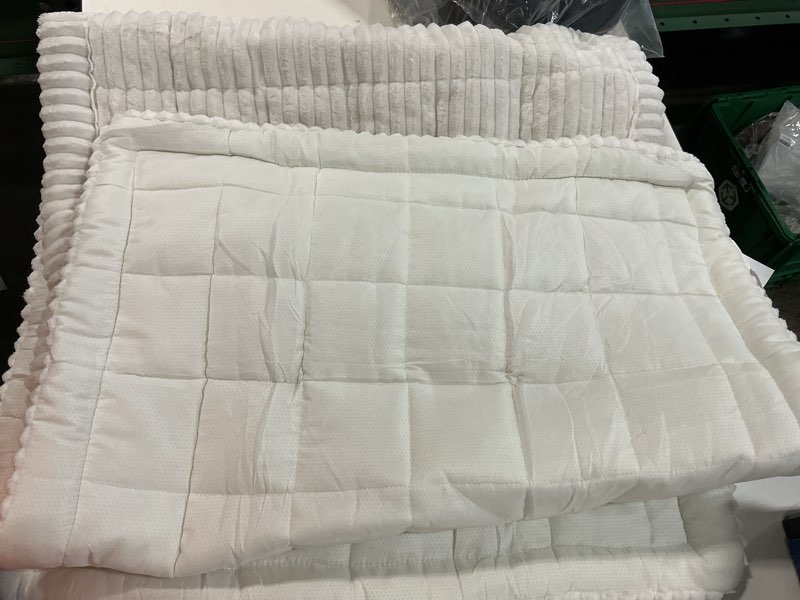 Condition photo showing New/Like New for awjcsv couch cover for dogs washable, fuzzy pet couch covers for 3 cushion sofa pet friendly, non slip sofa cover (white, 27.6" x 70.9"/70 x 180cm) white 27.6" x 70.9"/70 x 180cm