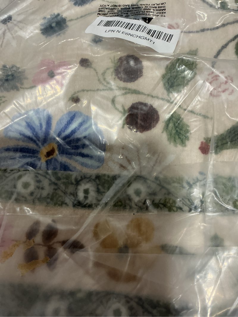 Condition photo showing New/Like New for deerly floral runner rug 2x6 for hallway vintage boho washable bathroom kitchen bedroom runner rugs non-slip soft low pile thin indoor carpet for laundry room farmhouse, beige/green/multi beige/green/multi 2' x 6' (runner)