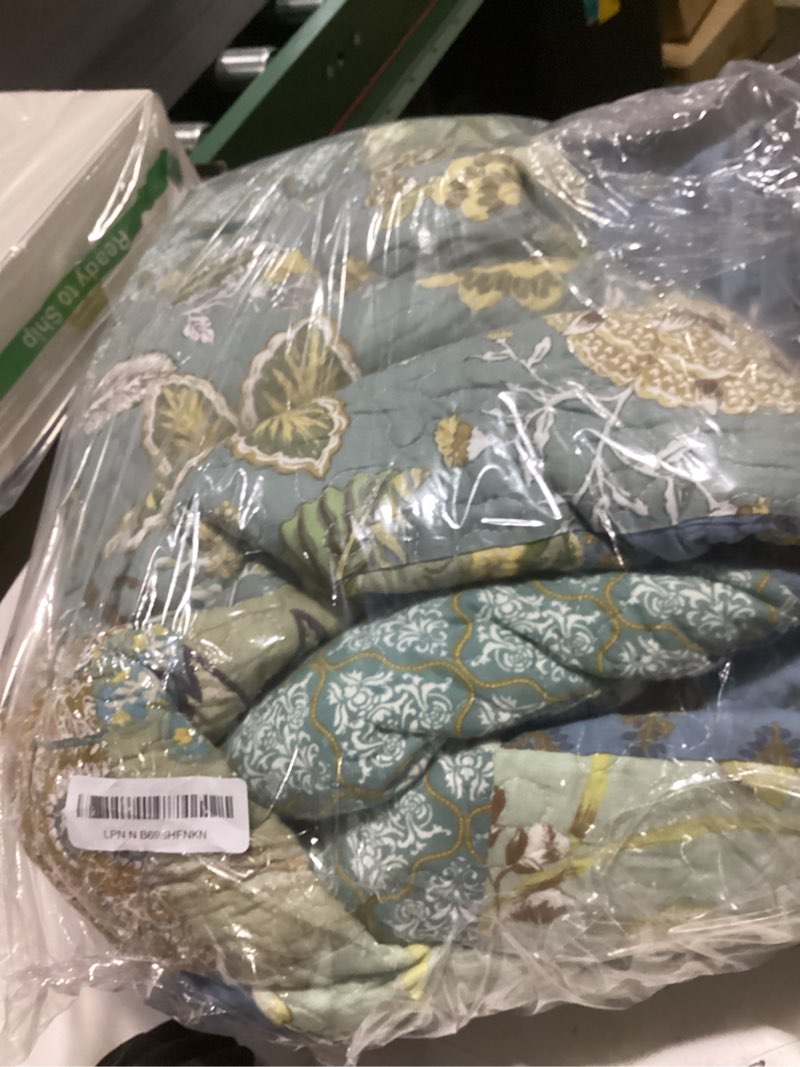 Condition photo showing Good Condition for newlake quilt set king size, 100% cotton patchwork green bohemian quilt sets, reversible bedspread lightweight and breathable for all seasons, soft quilted bedspread with 2 pillow shams bohemian floral king
