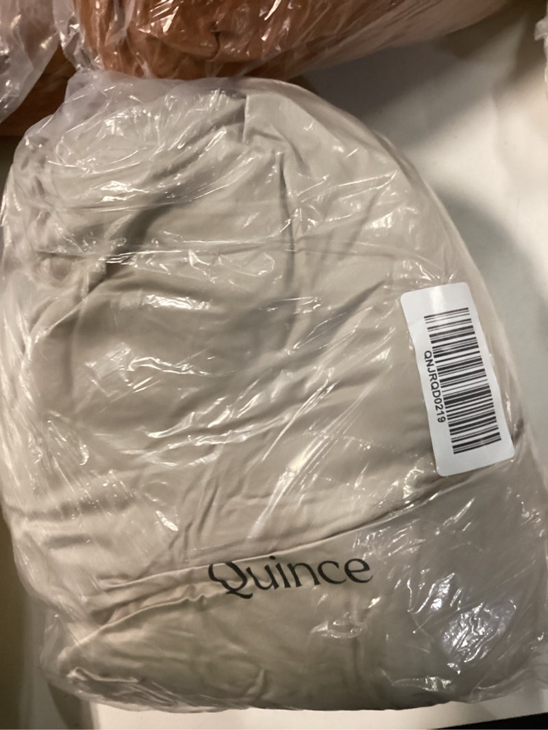 Condition photo showing New/Like New for bamboo deluxe bedding bundle, queen, sand