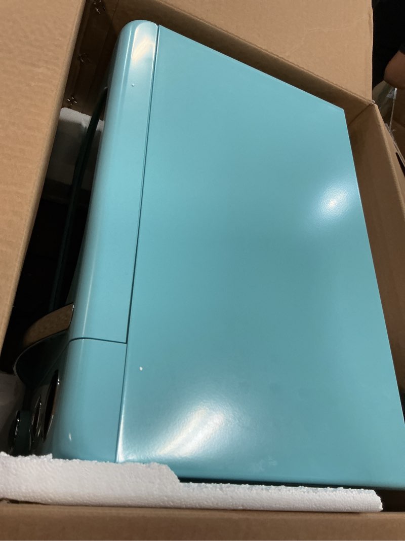 Condition photo showing Good Condition for 0.7 cu. ft. 700-watt countertop microwave in blue, retro