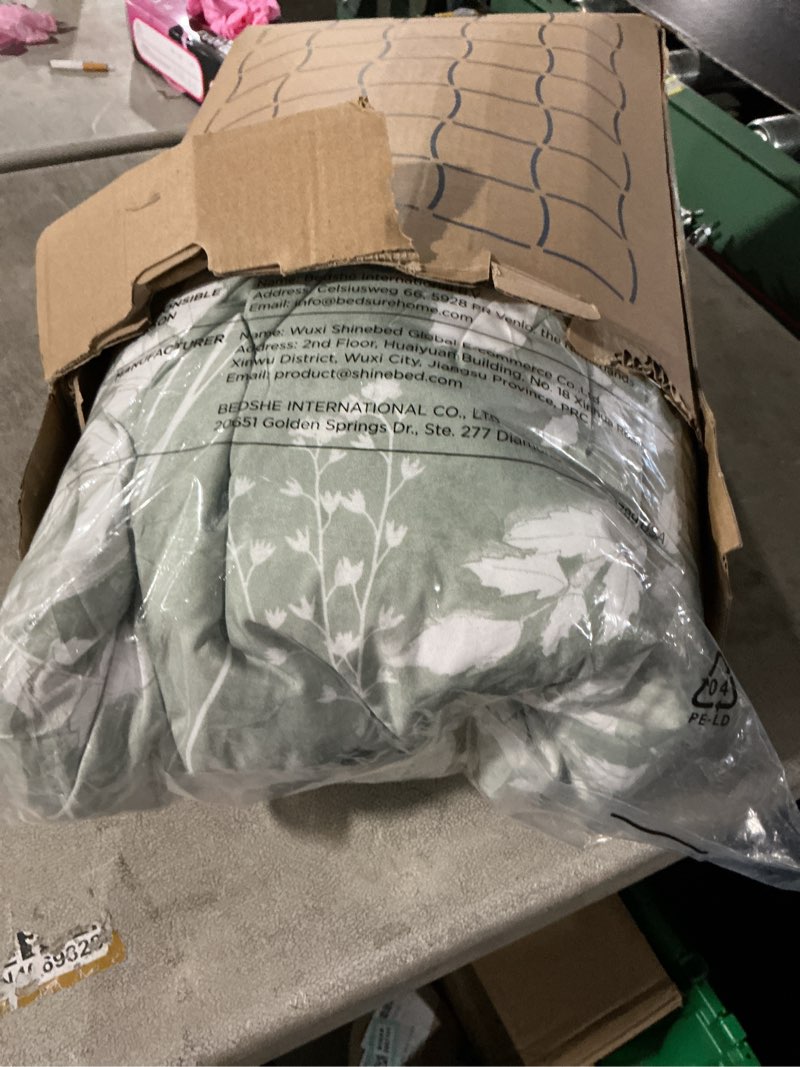 Condition photo showing New/Like New for Bedsure Queen Comforter Set - 7 Pieces Floral Sage Green GentleSoft™ Bedding Sets, Queen Bed in a Bag with Botanical Flowers Winter Comforter, Sheets, Pillowcases & Shams 01 - Sage Green Floral Queen