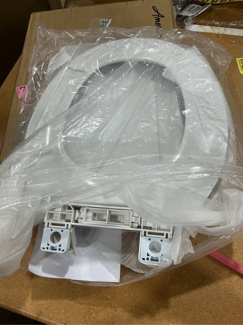 Condition photo showing Good Condition for american standard 5320b65ct.020 champion slow-close round front toilet seat, white round front white