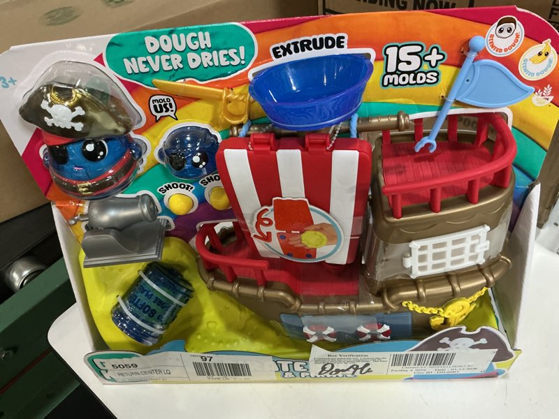 Condition photo showing New/Like New for dohkins pirate ship playset & pirate - dough never dries