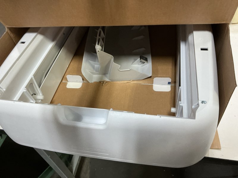 Condition photo showing As Is for petsafe scoopfree crystal plus automatic self-cleaning cat litter box system – not enclosed – advanced odor control – includes 1 disposable crystal litter tray – white (pal00-18016) uncovered white