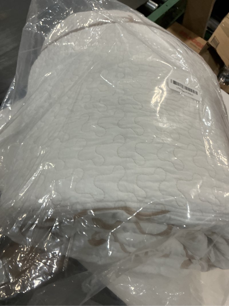 Condition photo showing New/Like New for 100% cotton oversized bedspread quilt coverlet set, 120"x120" extra large king bedspreads with pillow shams, lightweight embroidered bedding cover 3 piece, beige/white beige/white king/cal king(120"x120")