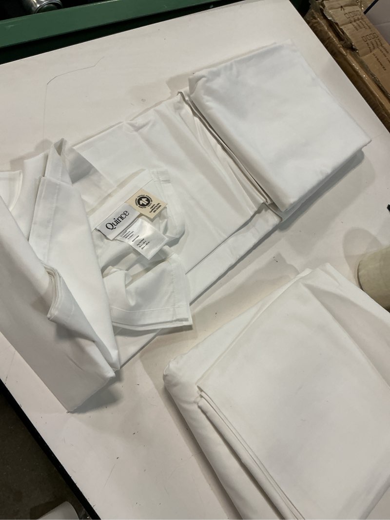 Condition photo showing Good Condition for classic organic percale sheet set 4 pieces  (king )