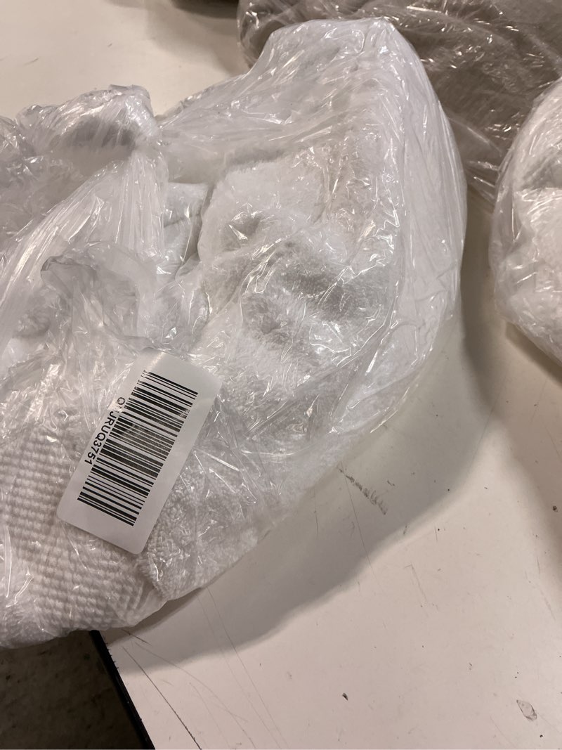 Condition photo showing Good Condition for turkish ultra plush hand towel (set of 2), one size, white
