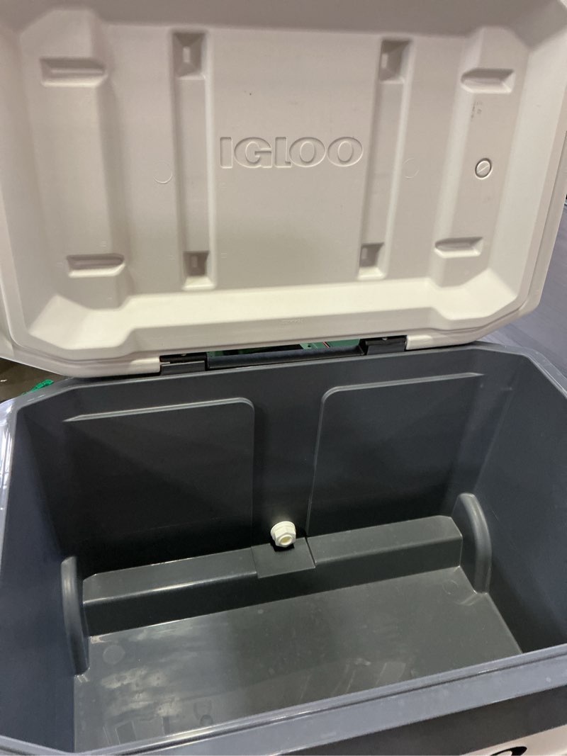 Condition photo showing Good Condition for igloo 35140 60-quart sunset roller cooler, bone white/gray