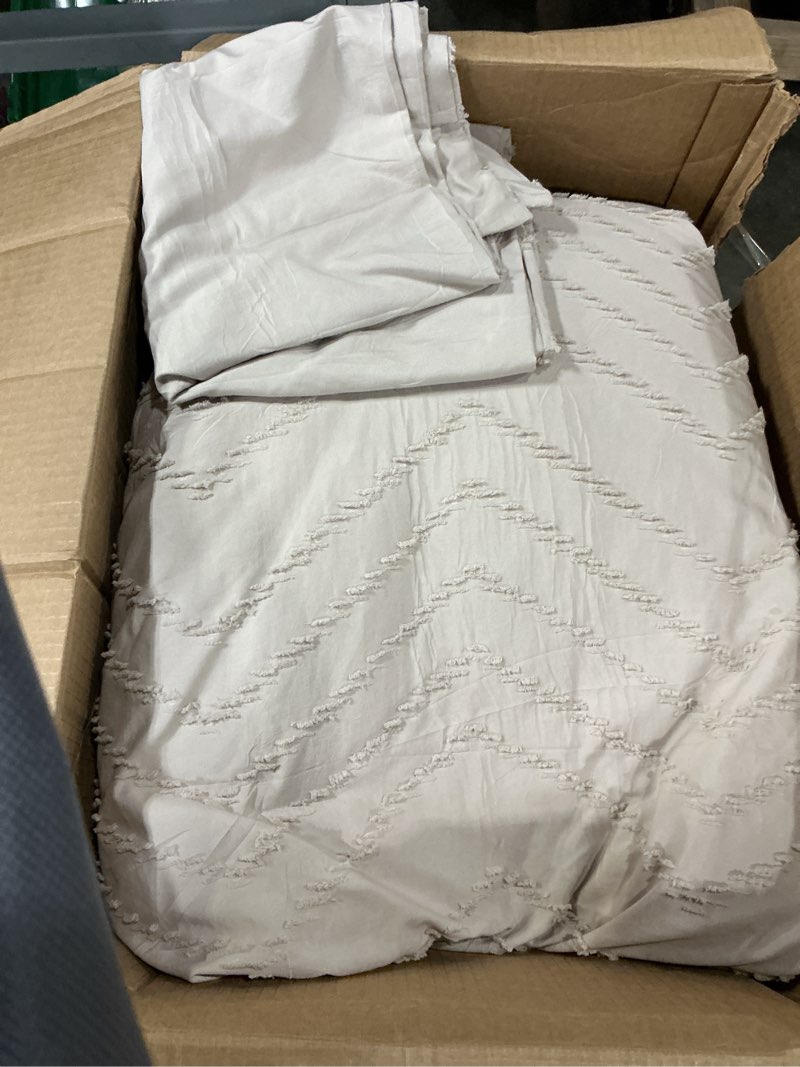 Condition photo showing As Is for andency khaki california king comforter set, boho cal king soft warm tufted neutral bedding comforter sets, 3 pieces cali king aesthetic chevron farmhouse cute bohemian textured bedding set 09 - khaki california king (104"x96")
