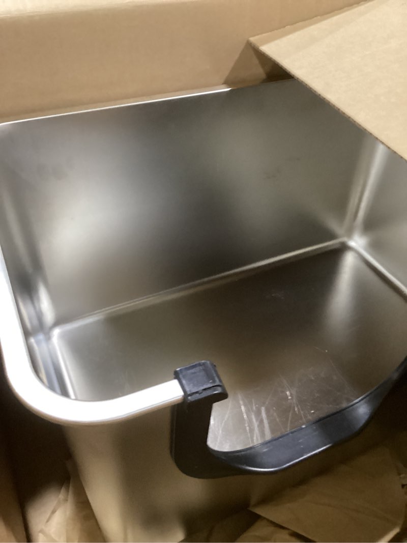 Condition photo showing Good Condition for Yangbaga Extra Large Stainless Steel Litter Box, Leak Proof 12 Inches High Sides for Urine & Litter Trapping, Easy Entry for Kittens, Older Cats,Non-Stick,Non-Slip,No Sharp Edges
