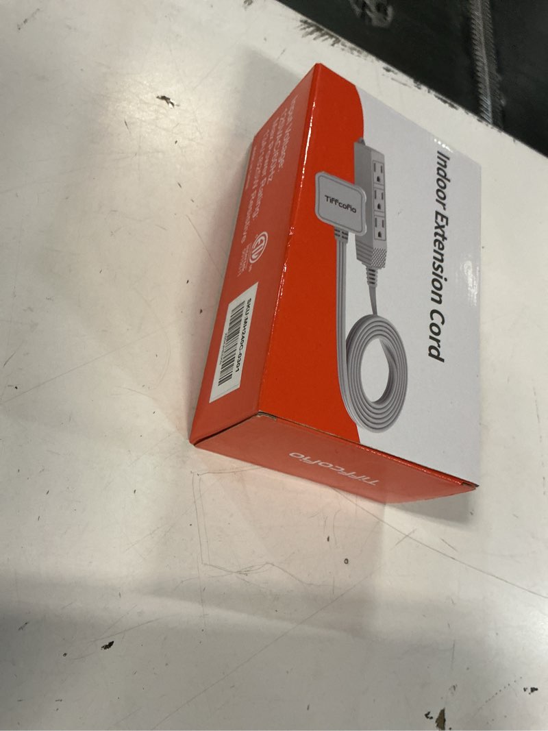 Condition photo showing New/Like New for tiffcofio flat plug outlet strip, 6 feet extension cord 3 prong, 3 grounded outlets with mounting holes, 13a/1625w, 16 awg (twin outlets with cover)