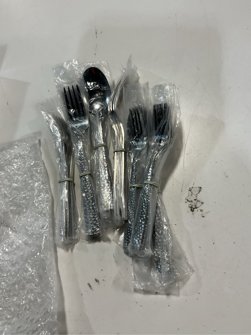 Condition photo showing Good Condition for hammered silverware set, 28 pieces stainless steel square flatware set for 12, mirror polished tableware cutlery set for home kitchen restaurant, kitchen utensils set, modern design, dishwasher safe