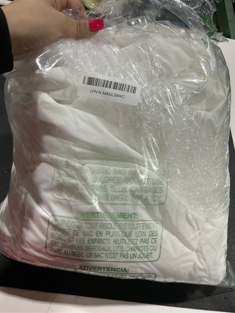 Condition photo showing Good Condition for AllerEase Ultimate Allergy Protection and Comfort Zippered Mattress Protector, Queen