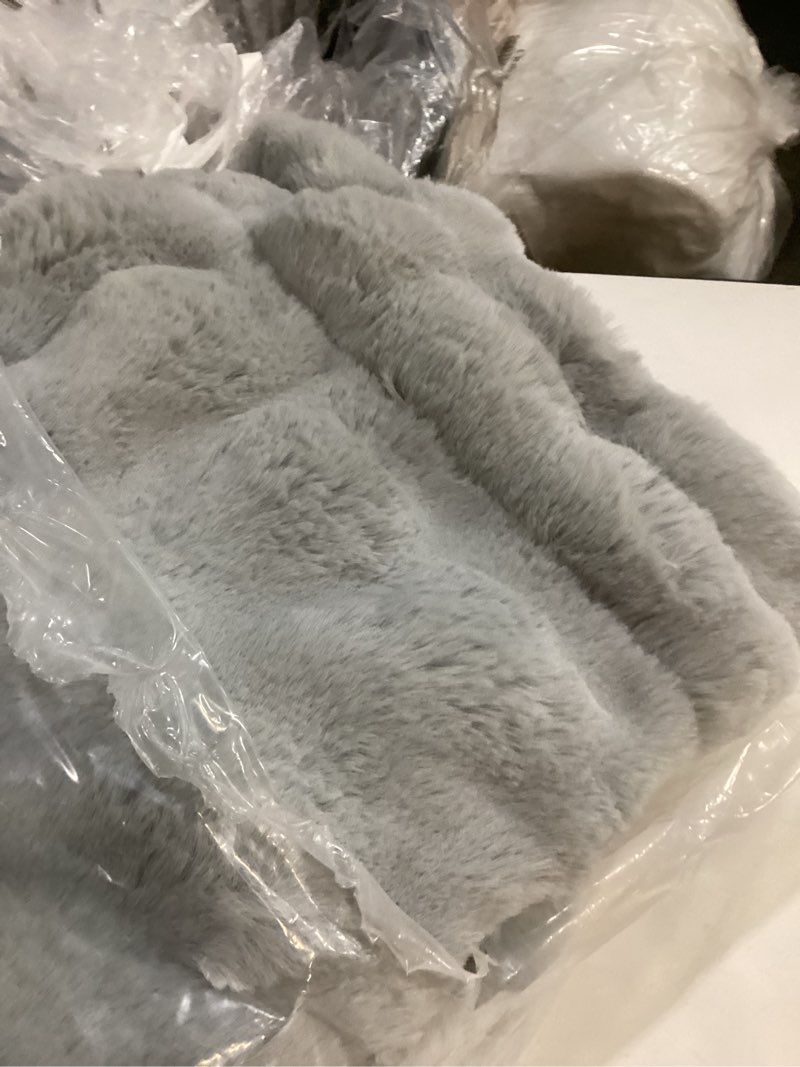 Condition photo showing Good Condition for quince faux fur throw blankets just grey 60x80 
