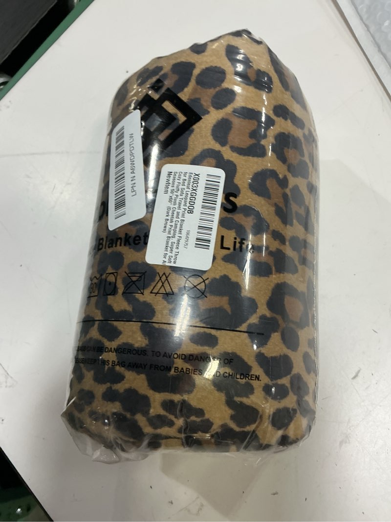 Condition photo showing New/Like New for leopard print blanket fleece throw for bed sofa travel and camping, super soft cozy fluffy plush cheetah print blanket for all seasons 50"x60" (dark brown) 01 brown leopard 50"x60"-throw