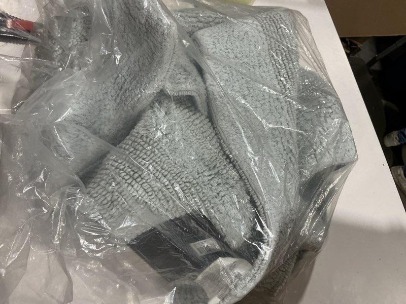 Condition photo showing Good Condition for Better Trends 24" x 40" Luxury Bath Room Rug 100% Cotton Extra Soft Tufted Bath Mat Super Absorbent & Reversible Machine Washable for Bath Room Floor Decor Shower Tub Laundry Room Blue Lux Collection Blue 2' x 3'4" (Rectangular)