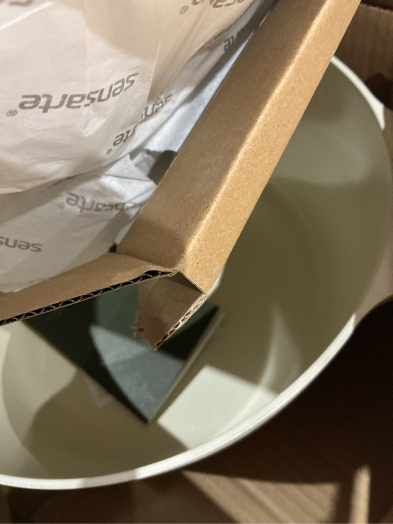 Condition photo showing Good Condition for SENSARTE Ceramic Nonstick Stock Pot with Lid, 2.6/4.5/6.6/8.5 QT Soup Pot Casserole Pot, Non-toxic Healthy Pasta Pot, Large Cooking Pot Stew Pot, Induction Compatible, PFOA PFAS PTFE Free, White 8.5 Quarts Ceramic White