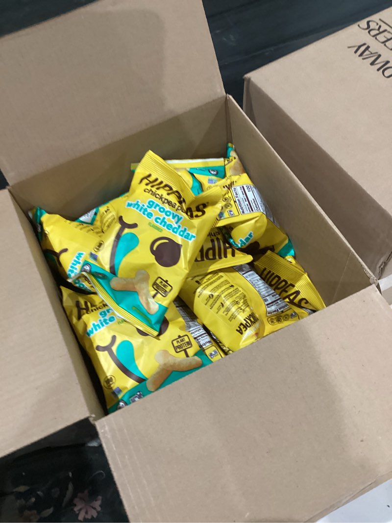 hippeas chickpea puffs, groovy white cheddar, gluten free snacks, dairy free, vegan, 0.8oz, pack of 30, 3g protein, 2g fiber, crunchy, nutritious, baked plant protein snack, non-gmo, kosher