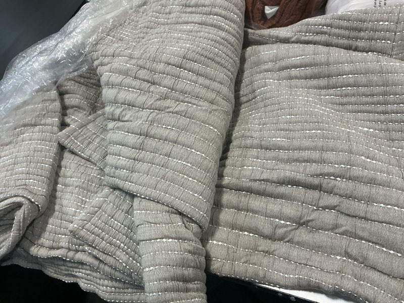 Condition photo showing Good Condition for quince organic cotton channel stitch coverlet sand 88x92 in