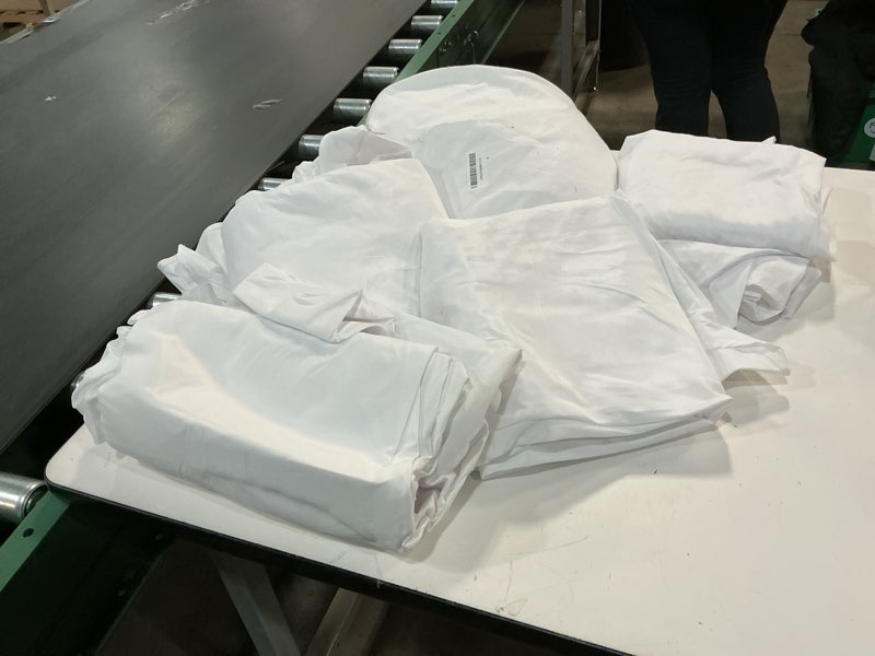 Condition photo showing As Is for 10 Pack White Round Tablecloths, 120 Inch Stain Resistant and Wrinkle Polyester Fabric Washable Table Clothes Cover for Kitchen Dining, Wedding, Reception Banquet, Birthday Party, Buffet Restaurant White 120 In Round, 10 Pack