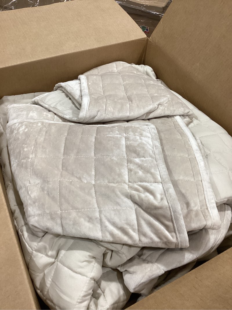 Condition photo showing Good Condition for quilt set oversized king size 120x120 luxurious velvet bedding sets with 2 pillow shams 20x36 3 pieces ultra soft quilted striped bedspread coverlet comforter for all season,cream cream oversized king-120x120