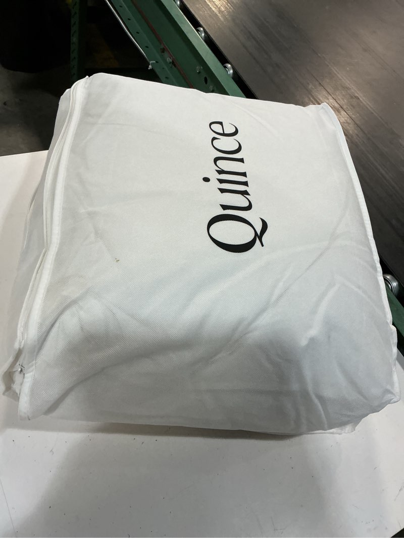 Condition photo showing Good Condition for premium down comforter, king/cal king, down