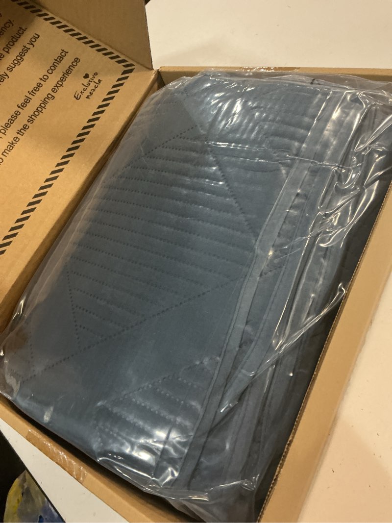 Condition photo showing New/Like New for exclusivo mezcla ultrasonic california king quilt set, 3-piece lightweight bedspreads modern striped coverlet, navy blue