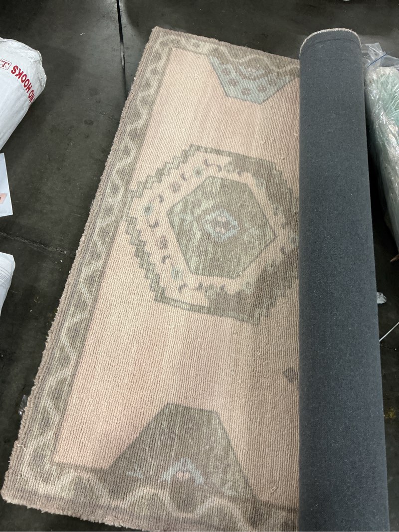 Condition photo showing Good Condition for   quince ellery tufted wool rug 5' x 8'