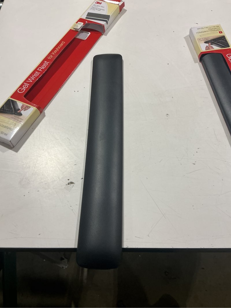 Condition photo showing Good Condition for 3m keyboard wrist rest, gel, black leatherette, wired, kp200le