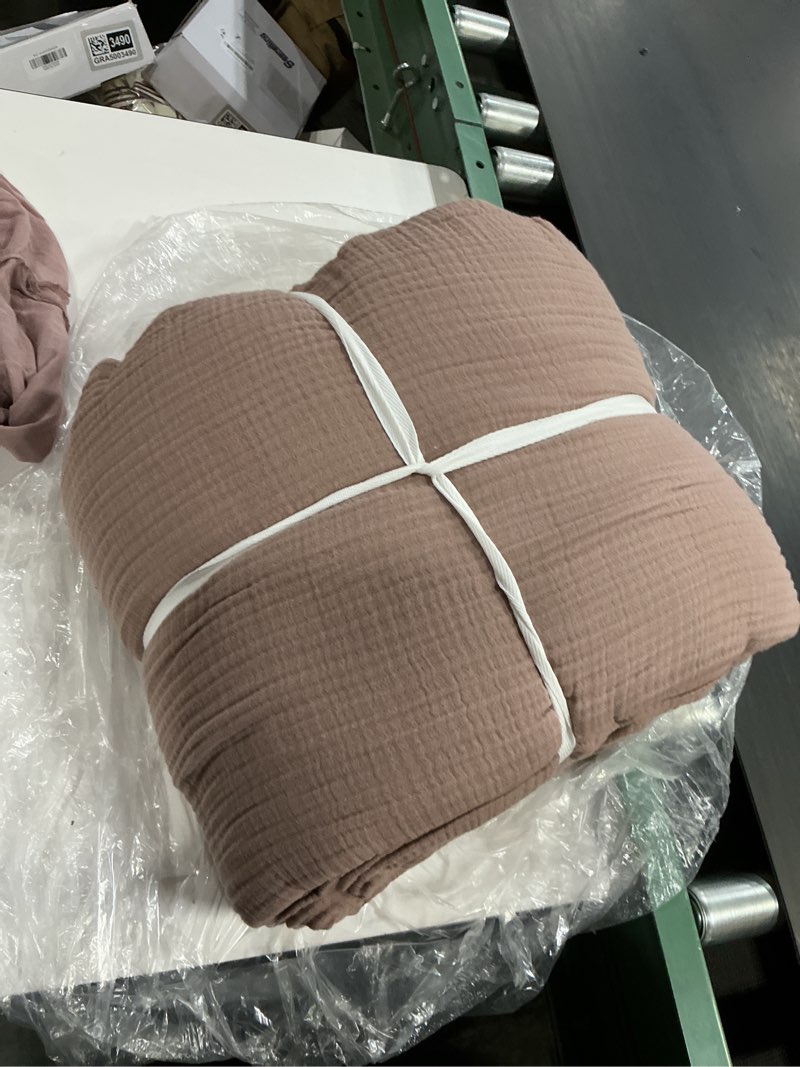 Condition photo showing As Is for quince organic cotton airy gauze blanket fig woven rectangular bedroom king/cal