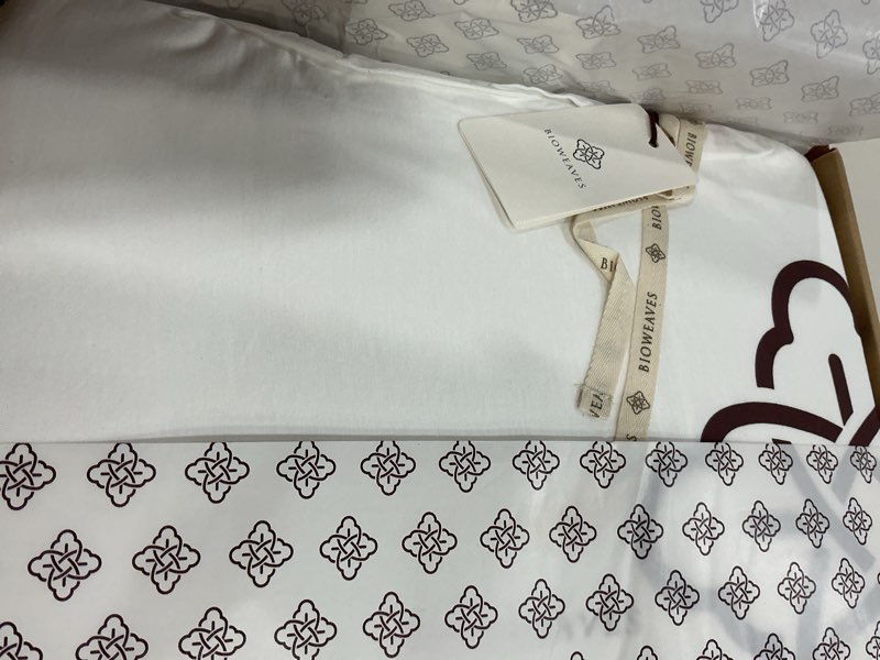 Condition photo showing Good Condition for bioweaves organic cotton jersey waterproof mattress protector king | 76" x 80" | gots certified mattress cover with jersey cotton skirt, breathable & noiseless top layer, 17 inch deep pocket, white king jersey top waterproof protector