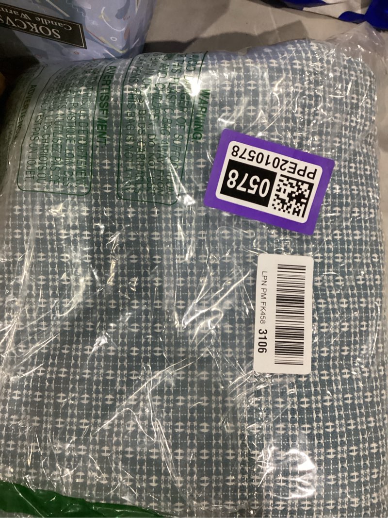 Condition photo showing New/Like New for Table Cloth, Wedgewood Blue/White Woven Fringed, 100% Cotton Table Cover, Size 60x84 Inch, Suitable for Formal Dining, Everyday Meals and Casual Occasions. 84" x 60" (Rectangular) Wedgewood Blue / White