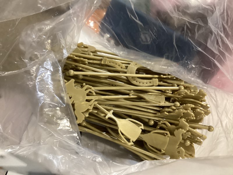 Condition photo showing Good Condition for lemonroad 24 pcs 7 inch gold derby drink stirrers plastic swizzle stir sticks with horseshoe trophy racehorse designs derby party decorations for coffee cocktails whiskey beverage bar weddings events 24 gold