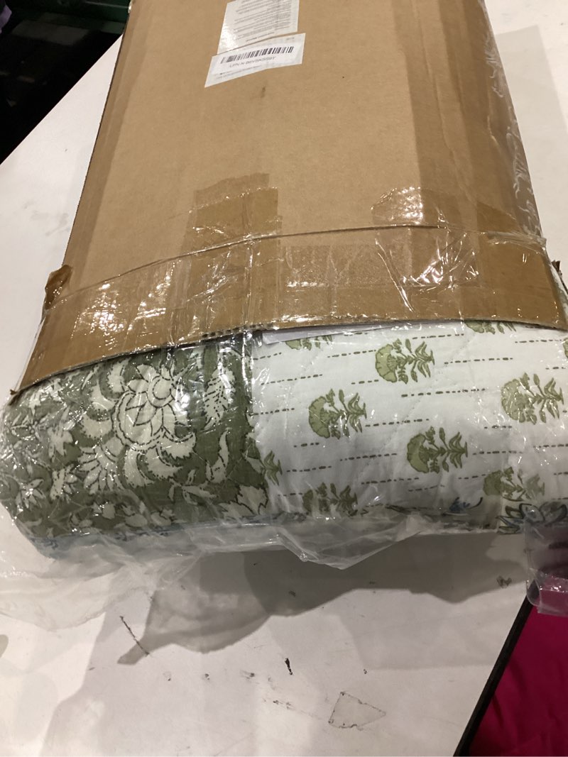 Condition photo showing Good Condition for WDCOZY 100% Cotton Reversible Patchwork Quilt King Size, Lightweight Farmhouse Vintage Shabby Chic Bedding Set with 2 Pillow Shams, Green Floral Printed Pattern Bedspread Coverlet for All Seasons Floral-sage Green King(106"x96"?