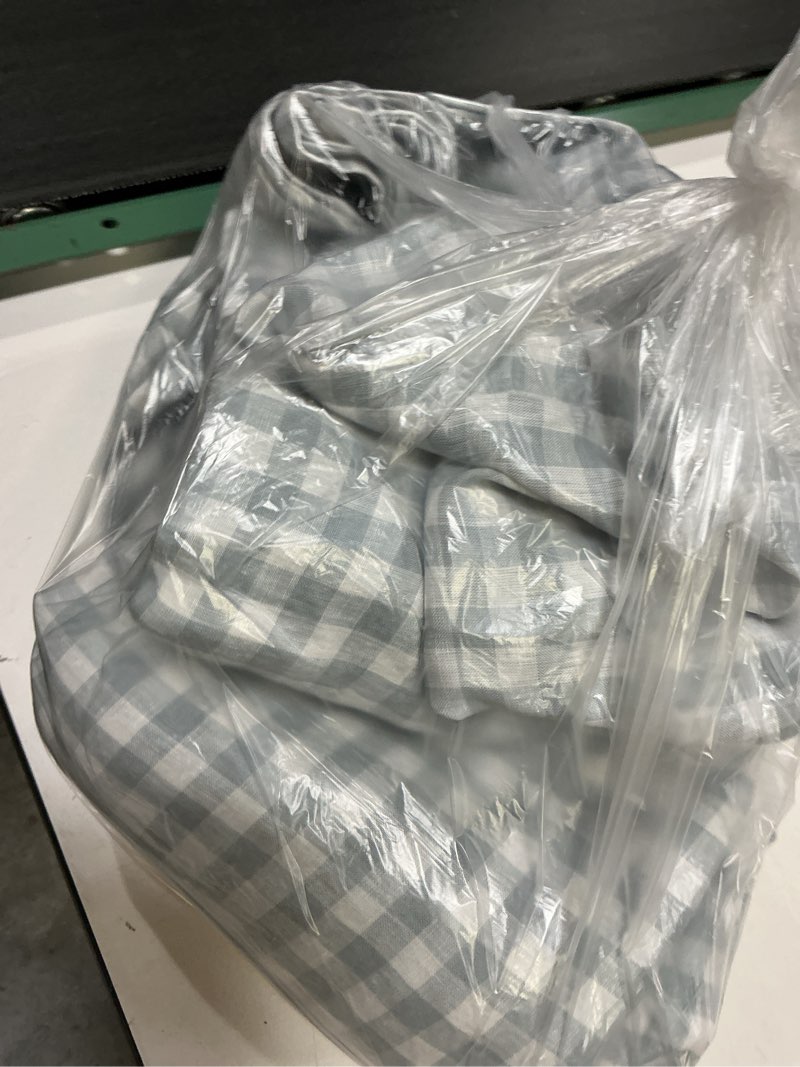 https://lotting-media.assets.bidfta.com/lotting_3fd59993-f321-433f-accb-5eb6f6686f5e