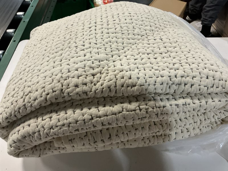 Condition photo showing Good Condition for organic cotton hand stitched quilt, king/cal king, undyed